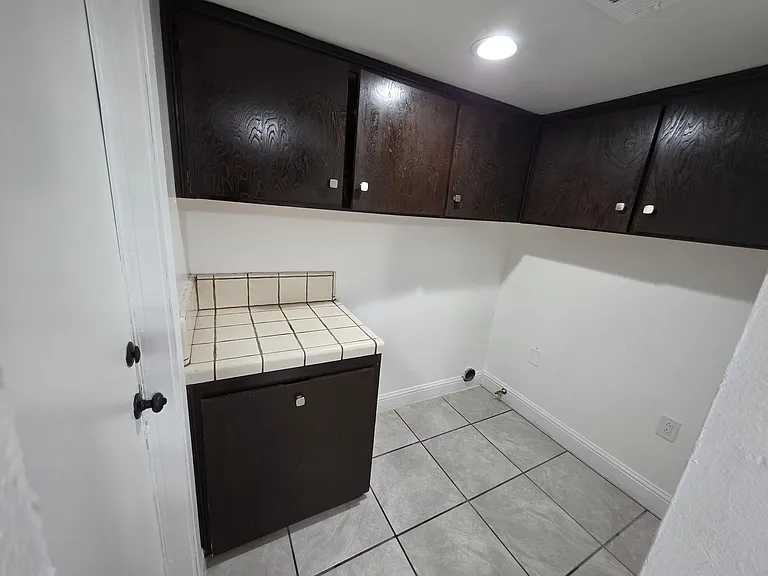 5920 Stockdale Hwy #B — Photo 10