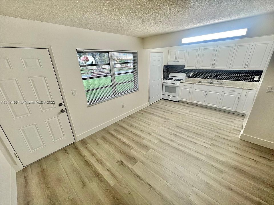 1st image of 175 NE 203rd Ter APT 4