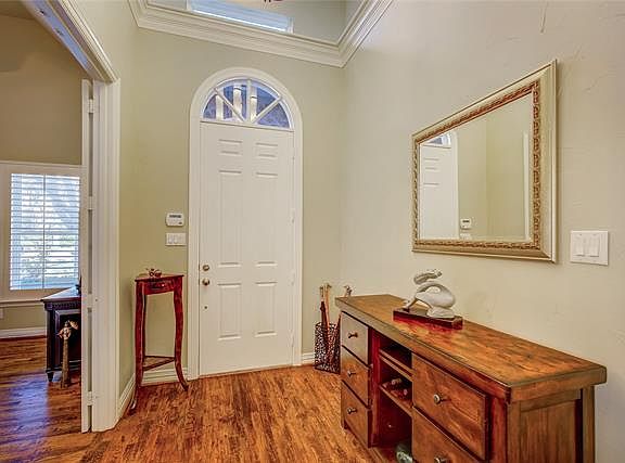 4th image of 5565 Travis Dr