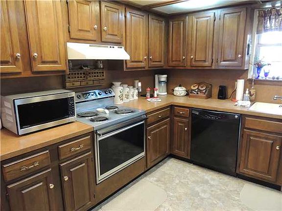 3rd image of 809 Teakwood Ave