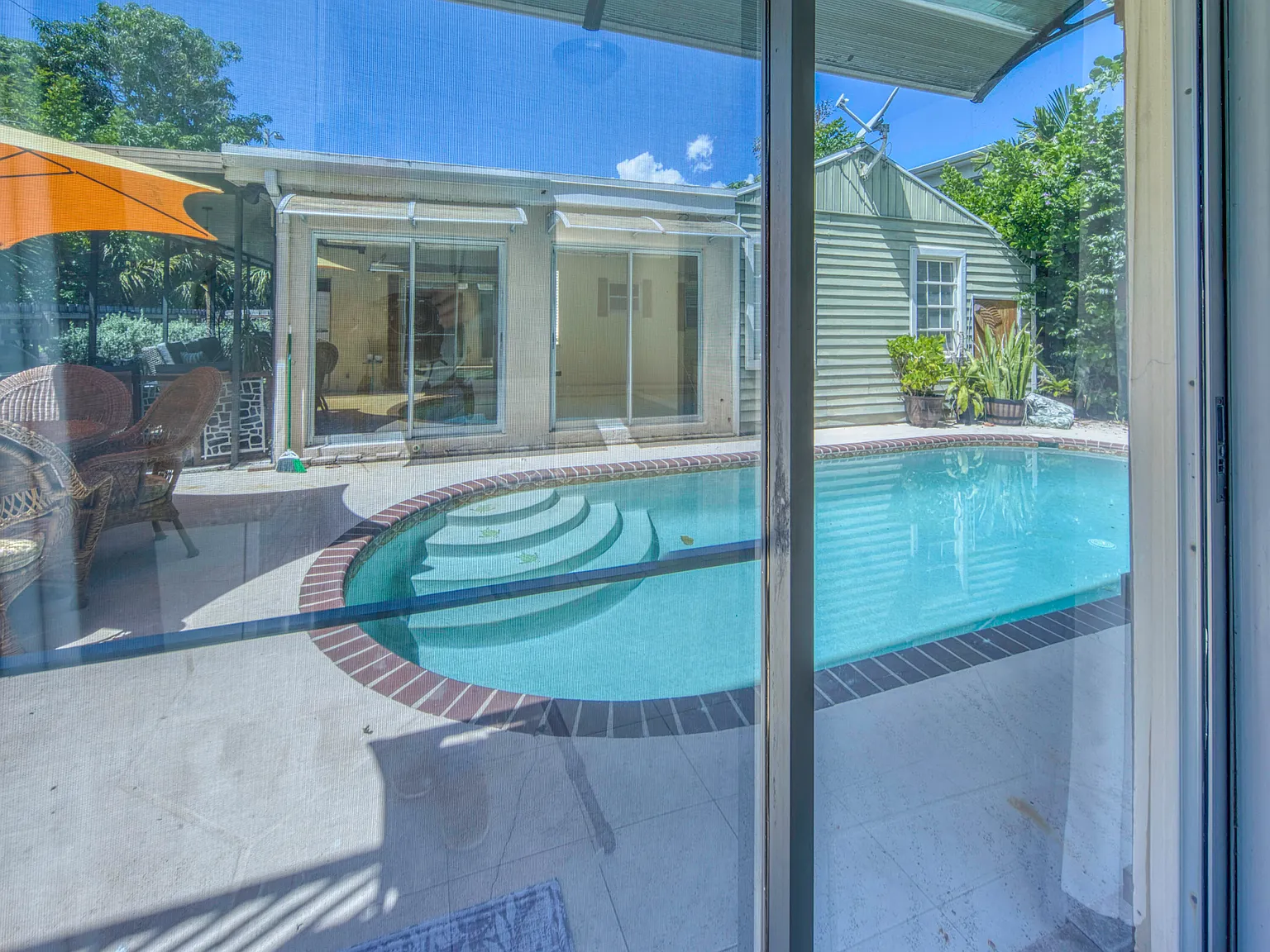 2 bed, 1.0 bath, 958 sqft, $2,250 — Photo 2