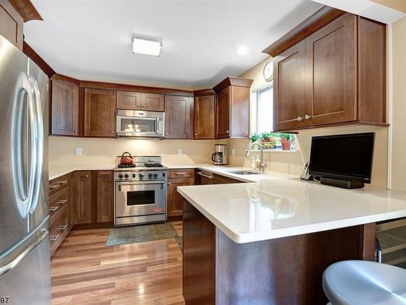 3rd image of 41 Glenview Dr