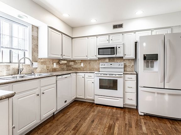 5th image of 2214 Boston Ct