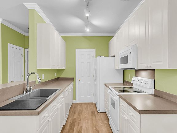 5th image of 1654 Camfield Ln