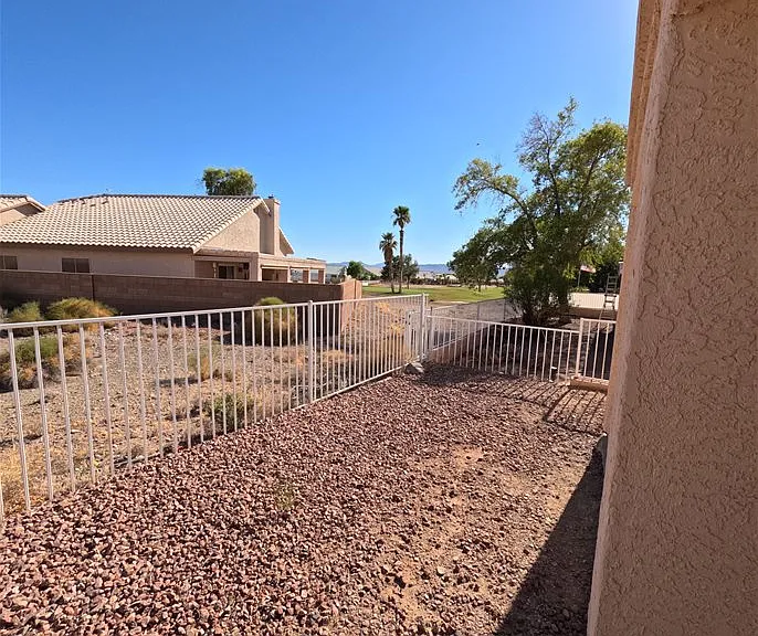 2112 E Desert Lakes Dr — Photo 28