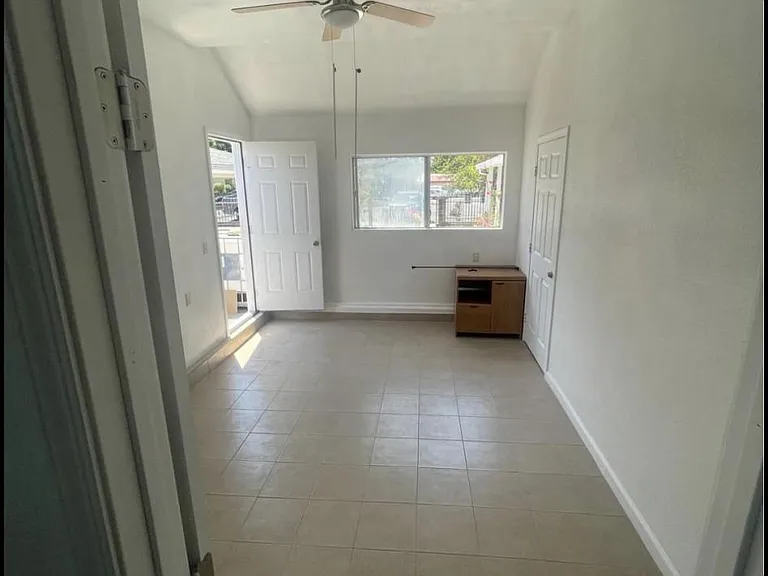 1818 S San Joaquin St #2 — Photo 3