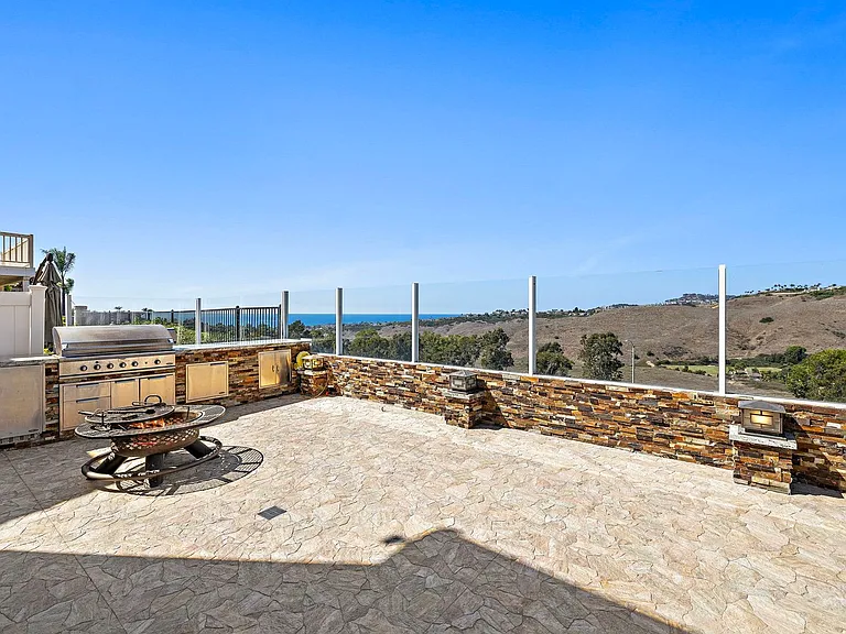 2438 Aquamarina — Photo 13