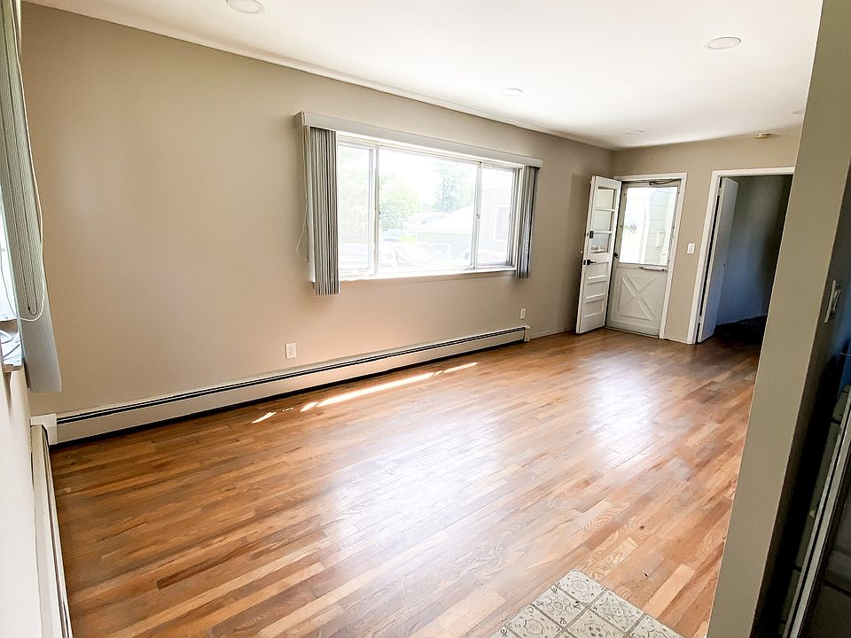 1st image of 19 Frontier Ln