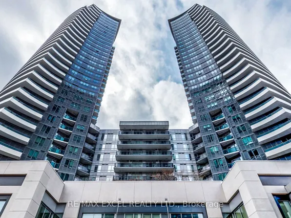 7161 Yonge St, Markham, ON