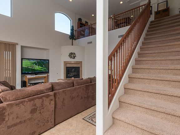 Family room w/fireplace