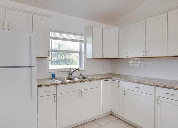 4th image of 15 Maple St #15
