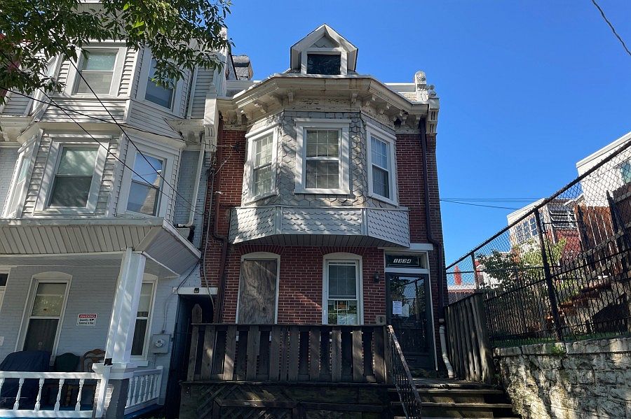 1st image of 1334 W 7th St