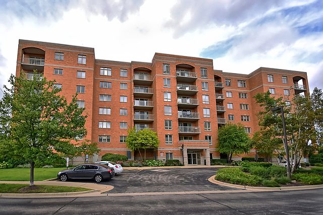 1st image of 6801 N Milwaukee Ave APT 305