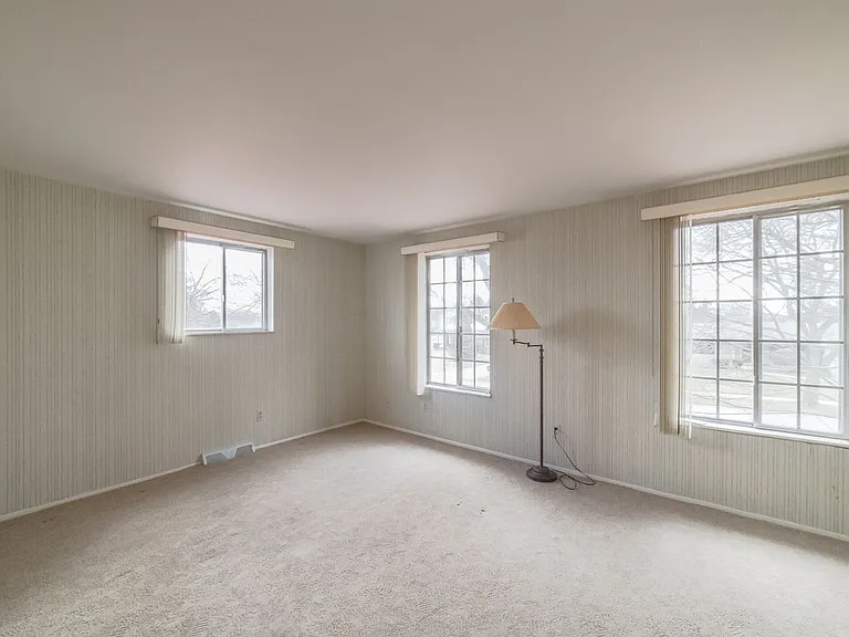 1587 Three Lakes Dr — Photo 15