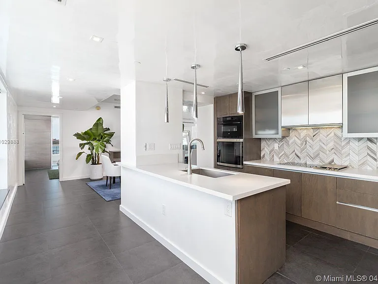 540 West Ave #9 — Photo 5