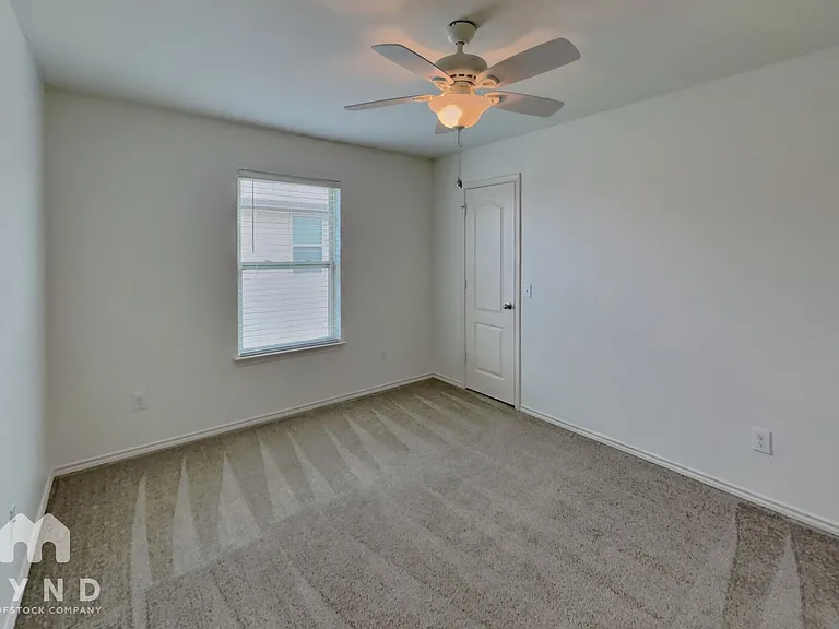 440 Stonebrook Dr — Photo 12