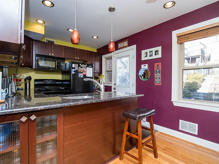 234 Nicholson St NE — Photo 5