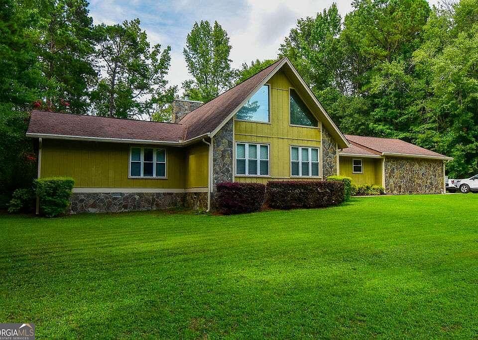1st image of 215 Mapledale Trl