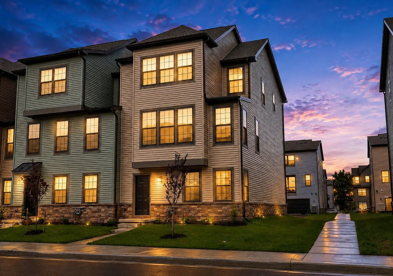 Spacious 4BR end unit Townhome in Middletown — Photo 1
