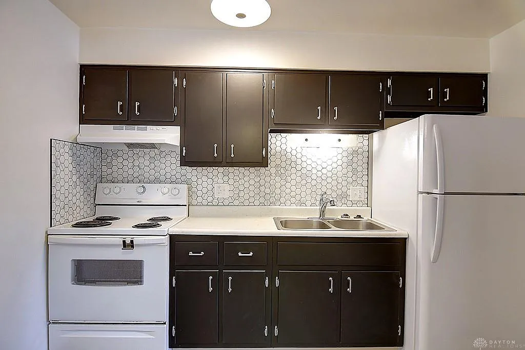 2 bed, 1.0 bath, $950 — Photo 1
