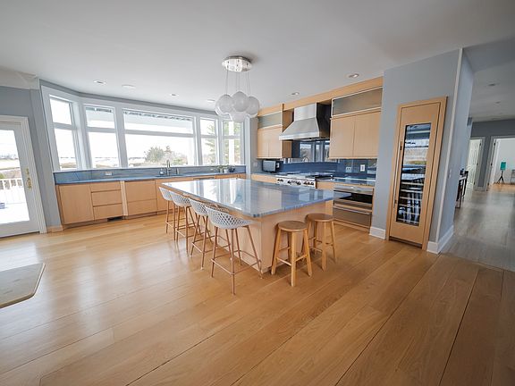 2nd image of 14 S Country Rd