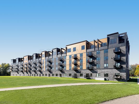 2nd image of 505 Oak St N #504