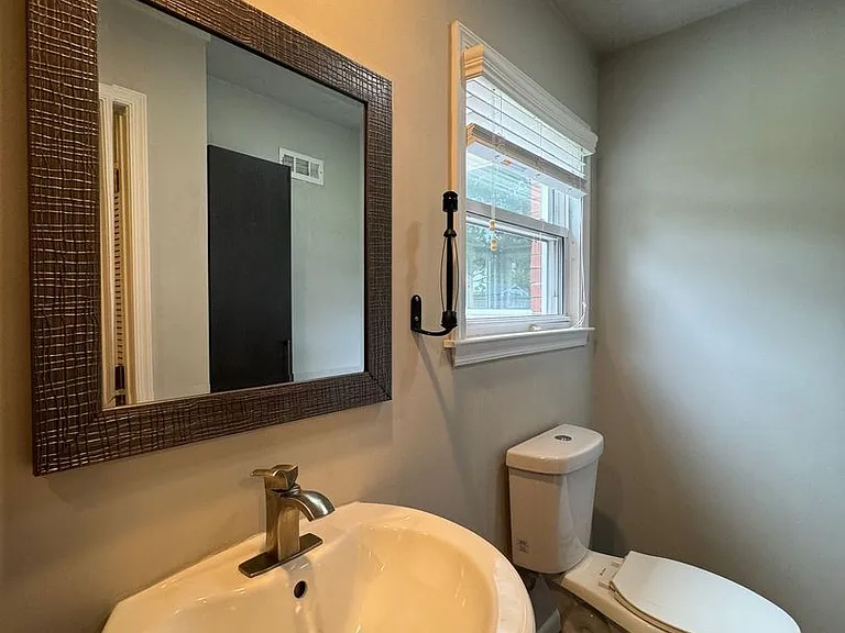 5828 Susquehanna Dr — Photo 10