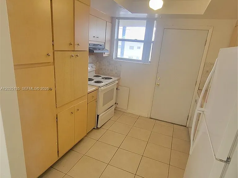 11960 NE 19th Dr #16 — Photo 4