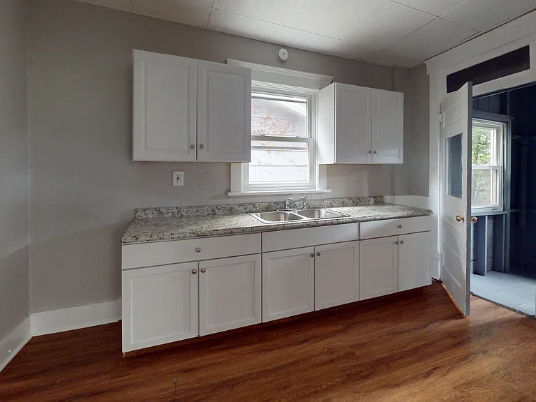 1021 Rex Ave NE — Photo 3