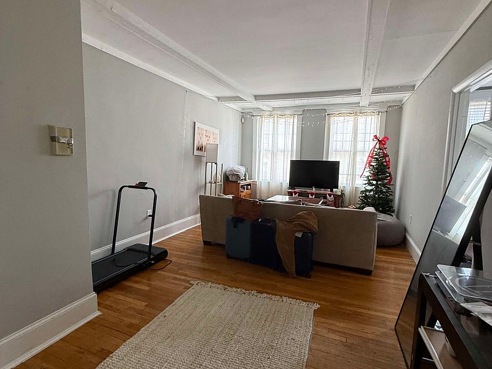 1st image of 110 Lanark Rd APT 1