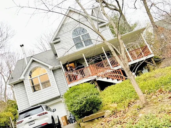 https://photos.zillowstatic.com/fp/0cf8f96b264d3df2ee09389992574662-p_e.webp
