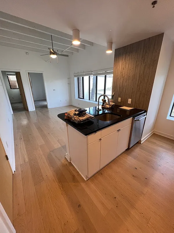Building Photo - 418 N 25th St #210