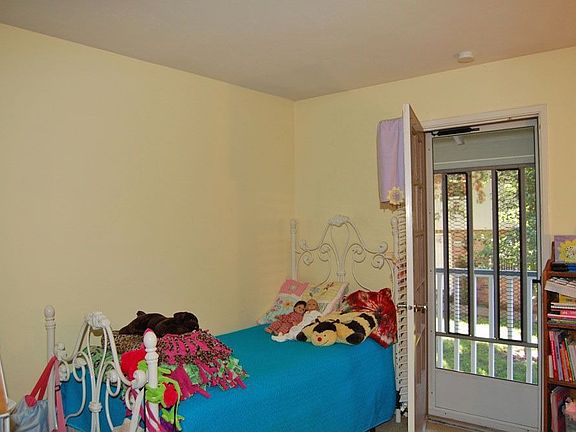 5th image of 4038 Knoll Top Ct