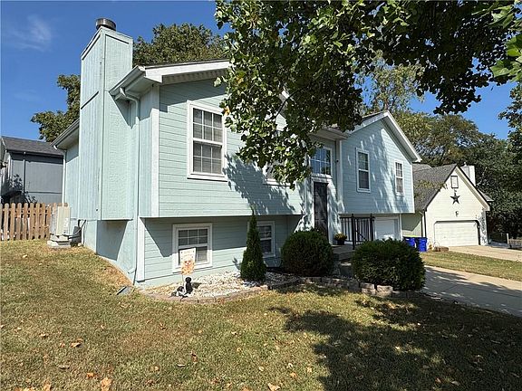 2nd image of 501 SE Chase Ct