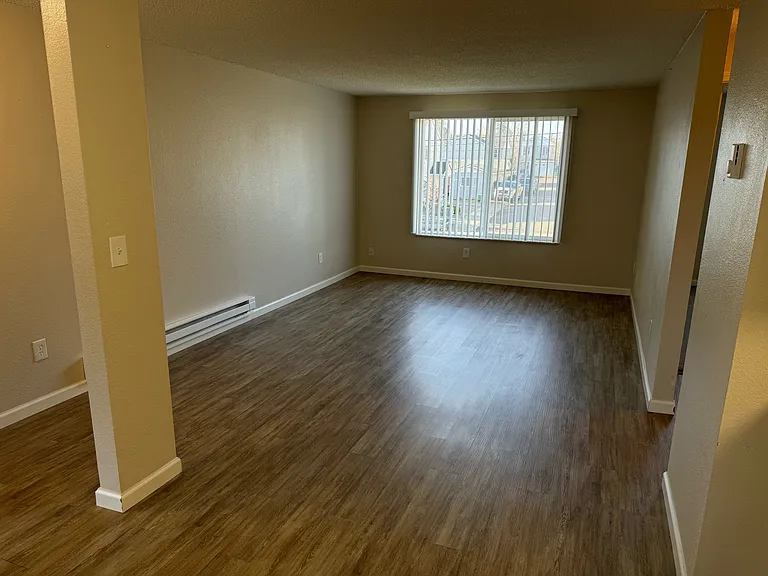 Emerald Park Apartments — Photo 4
