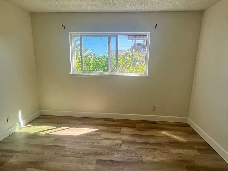 6524 Myra Ave — Photo 9