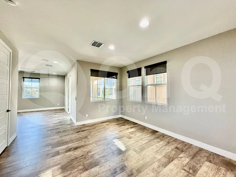 687 W Flintlock Way — Photo 8