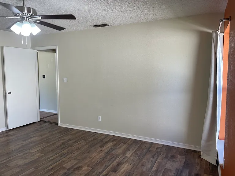 2215 Hunters Gln — Photo 16