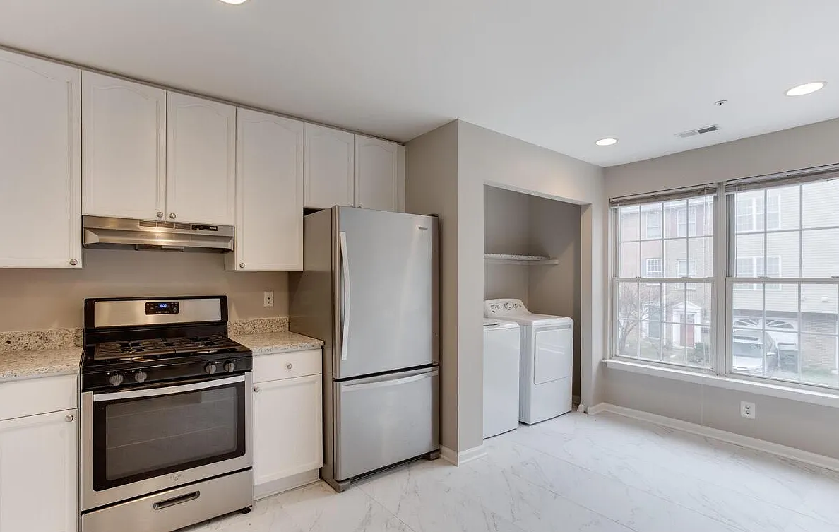 1 bed, $1,000 — Photo 2