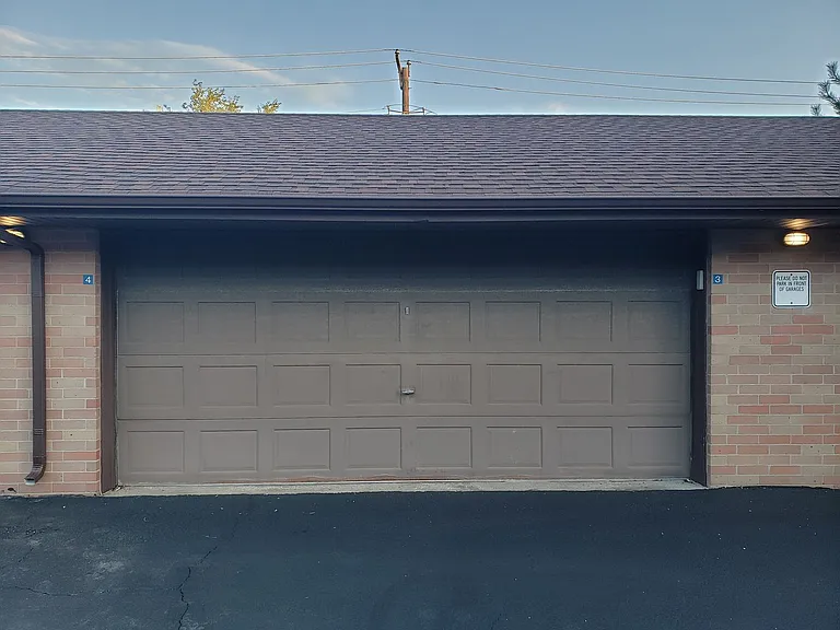 Renovated Apartment With In-Unit Washer-Dryer & Garage Parking! — Photo 33