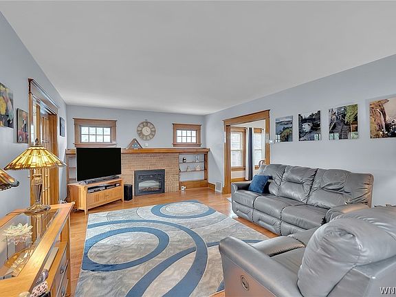 3rd image of 209 Delaware Rd