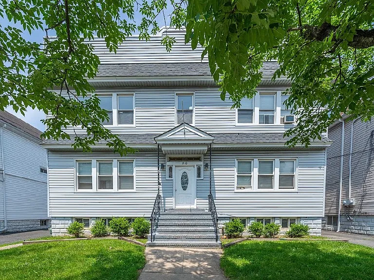 210 W Price St #2L — Photo 12