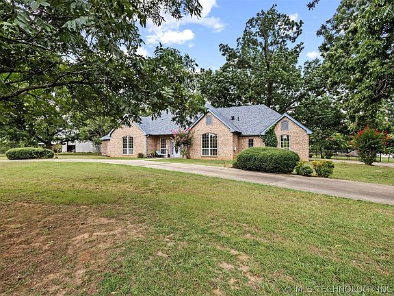 3rd image of 236 Pecan Acres Ln