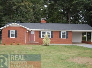 9865 Moore Farm Dr, Kernersville, NC 27284