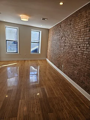 Rented by Redefined Real Estate | media 14