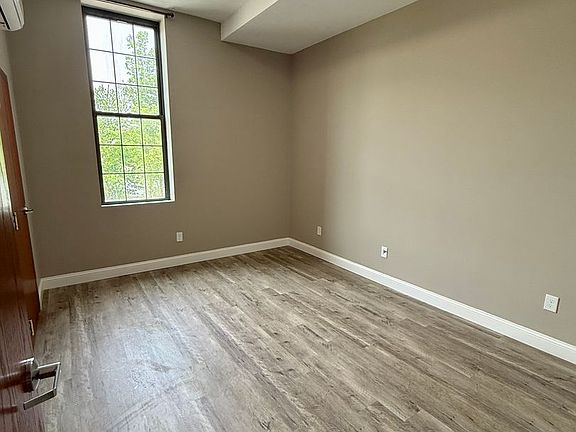 4th image of 70 Webster St #202