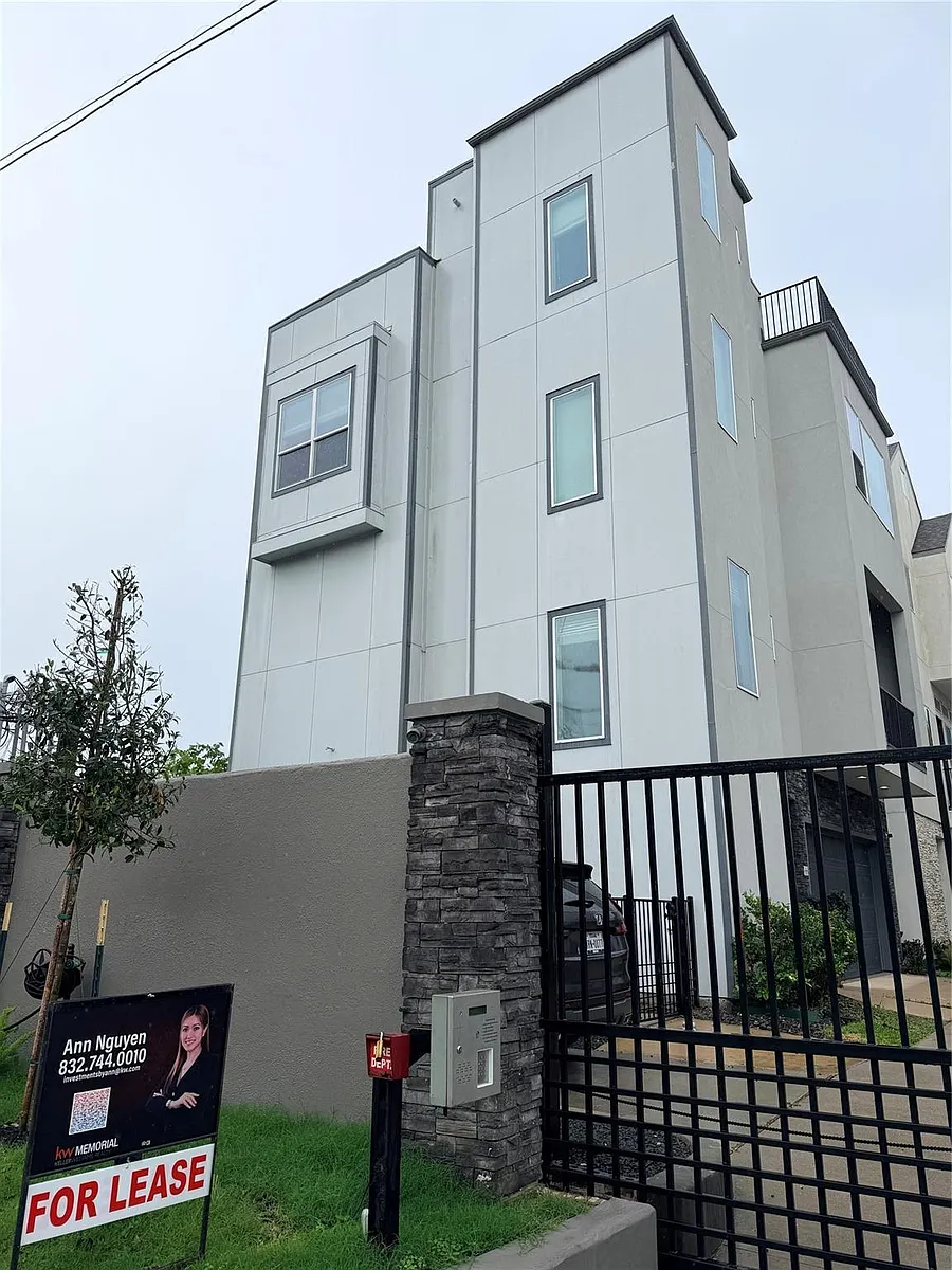 Building Photo - 8409 Hempstead Rd #A