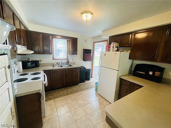 5th image of 42961 Emerald Dr
