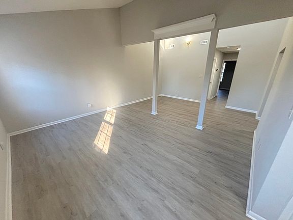3rd image of 176 S Kentucky Ave