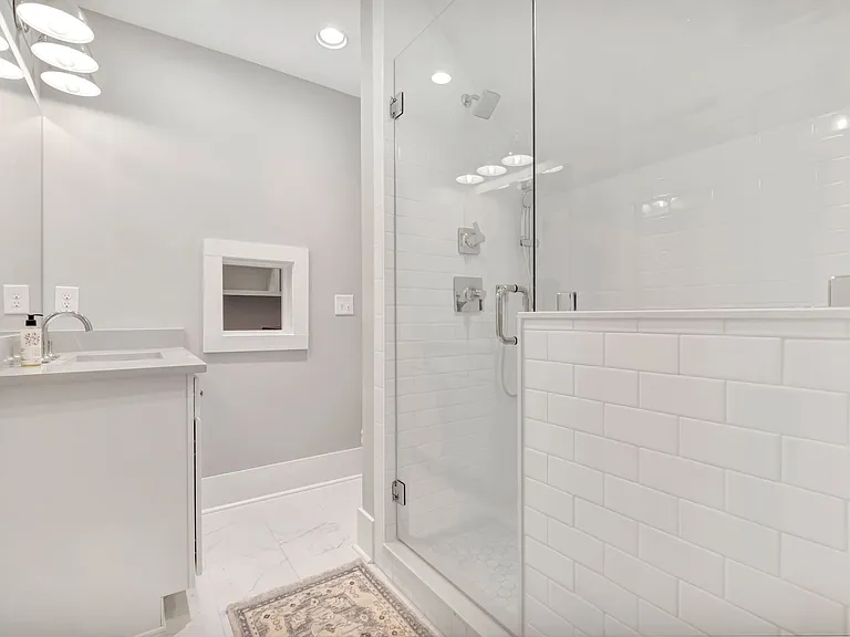 1110 Lillian St #B — Photo 8